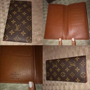 Monogram checkbook